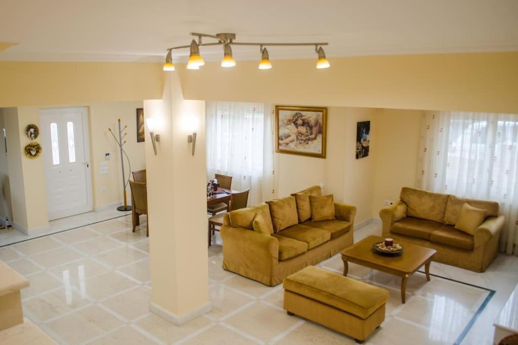 Zenovia Villa *